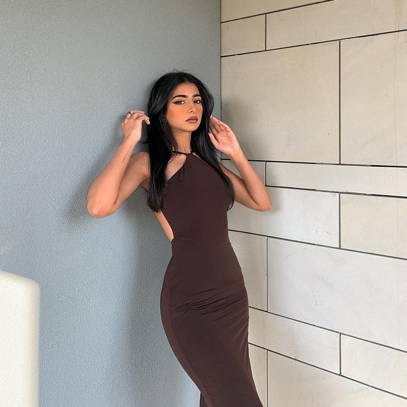 Robe longue sans manches à col licou de couleur unie