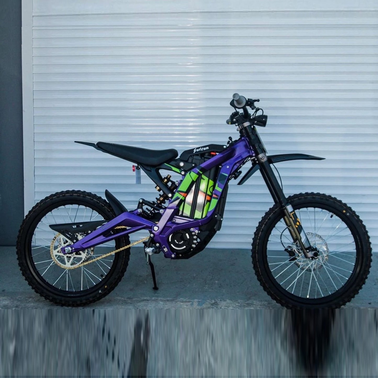 The Motor Power Of Surron Qiu Long Light Drone Electric Off-road Motorcycle Is 3000w, The Peak Power Is 6000w, The Maximum Speed Is 75kmh, And The Battery Data Is 60v40ah