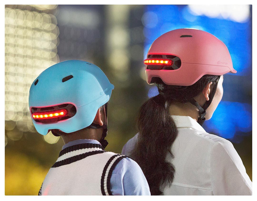 Intelligent helmet with automatic photosensitive warning